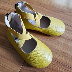 Monkey Feet 18-24 months mustard like new